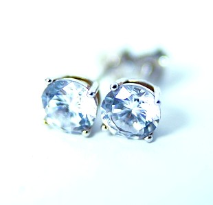 ダイアモンド　ピアス