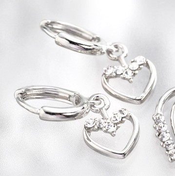 インターロッキングハートピアス